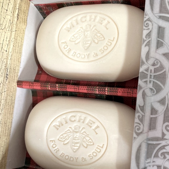 CHRISTMAS TREE Shea Butter Hand Soap Bars by Michel NEW Gift Set of 2 - Picture 5 of 15